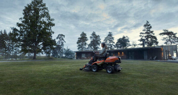 Husqvarna Profi-Frontmäher R 216T AWD - Grundgerät ohne Mähwerk - Modell 2025-Neu - Image 4