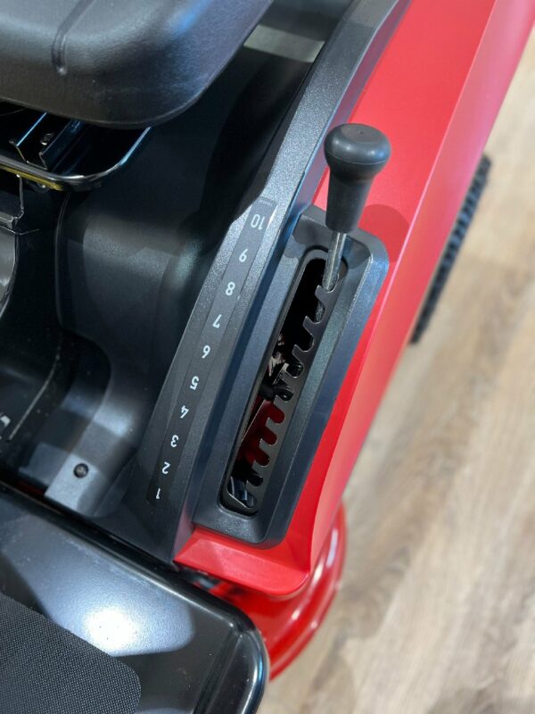 Toro Akku-Rasentraktor eS3000SD - Modell 2025-Neu - Image 12